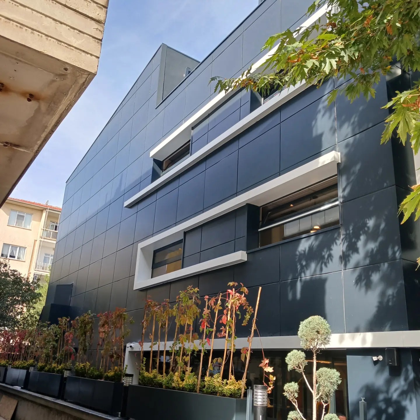 Ankara Bahçelievler McDonald's şubesi dış cephe kompozit kaplama — yan cephe